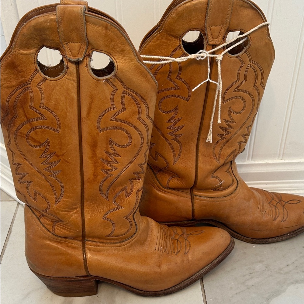 Boulet Classic Tan Leather Cowboy Boots - Picture 2 of 10